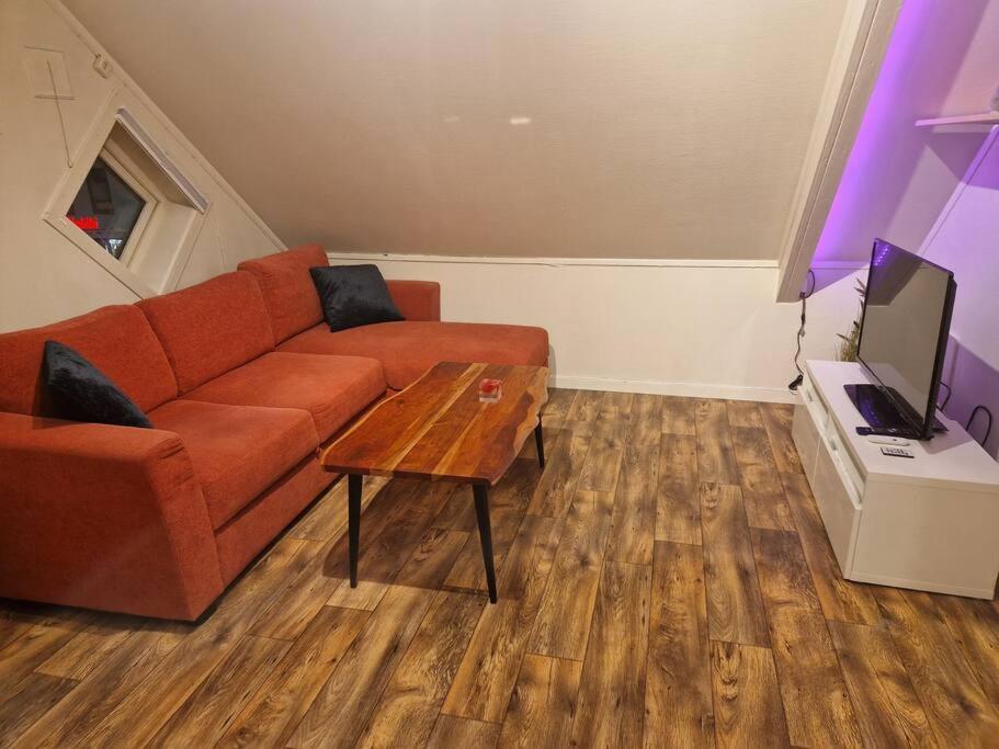 Smaller Apartment Next To Bridge Tromso Bagian luar foto